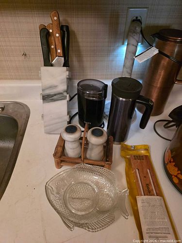 Corelle Vitrelle Dinner Plates & Assorted Kitchen Pieces (1 of 20)