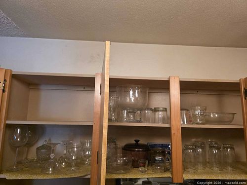 Mixed Glassware Lot: Wine Glasses, Tumblers, Bowls, Pyrex (1 of 14)