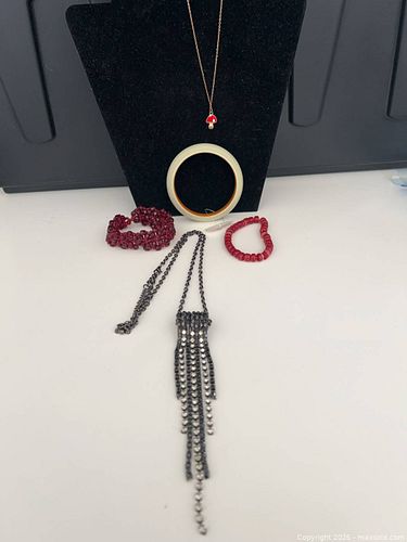Costume Jewelry Lot: Necklaces, Bracelets & Bangle - Red & Gold (1 of 4)