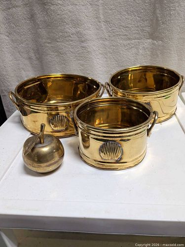 Brass decor (1 of 5)