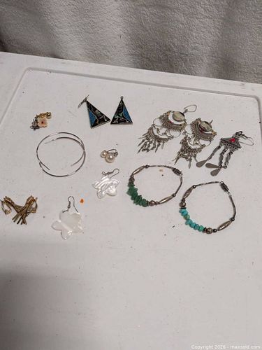 Costume jewelry (1 of 3)