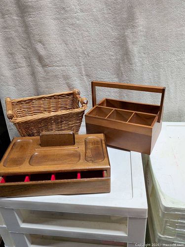 Vintage jewelry/change box and more (1 of 4)