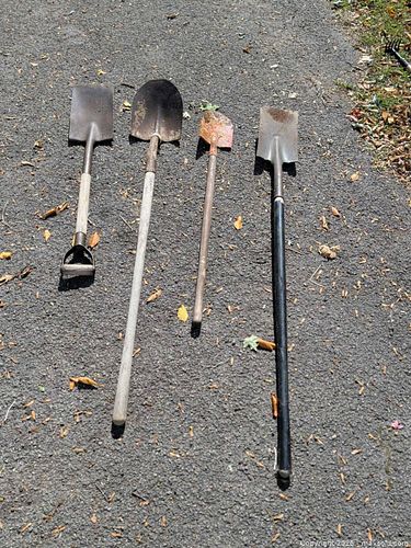 Lot of 4 Shovels and Hand Trowel with Wood & Fiberglass Handles (1 of 5)