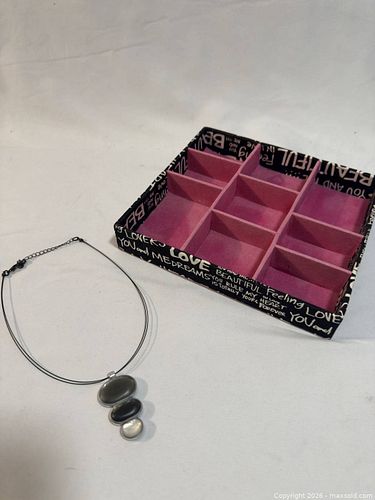Statement Necklace & Jewelry Organizer (1 of 4)