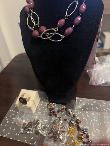 Lot of Costume Jewelry: Necklaces, Rings & Earrings (1 of 4)