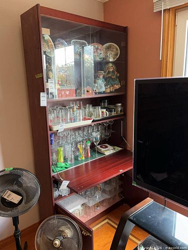 Display Cabinet (1 of 7)