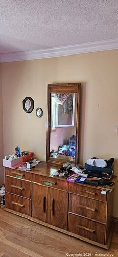 Dresser (1 of 17)