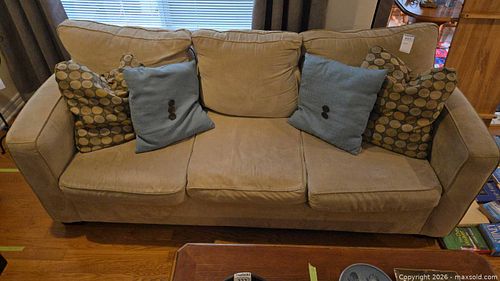 Couch (1 of 7)