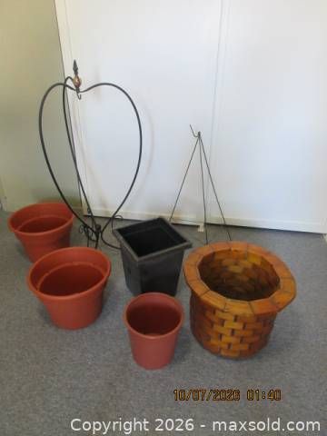 Plant stands & pots (1 of 4)