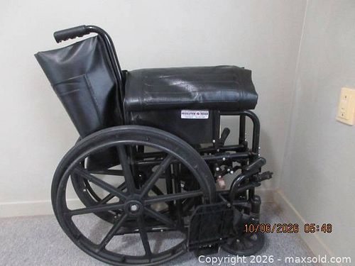 Wheelchair (1 of 4)