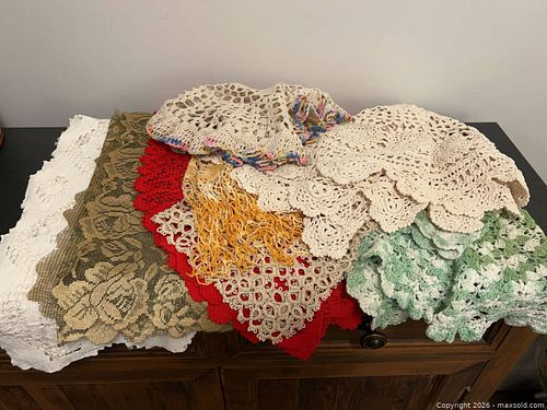 Doily, Runner & Tablecloth Lot  (1 of 5)