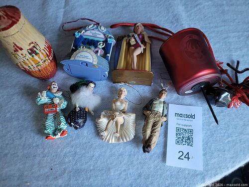 Lot of Christmas Decorations  (1 of 6)