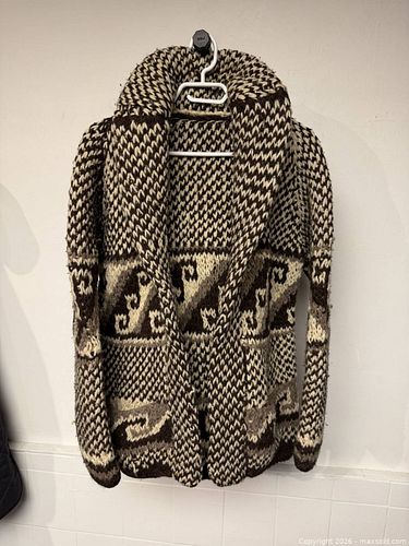 Woman coat medium size (1 of 3)