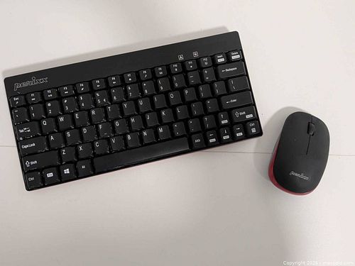 Perixx Wireless Keyboard and Mouse with USB Dongle (1 of 7)