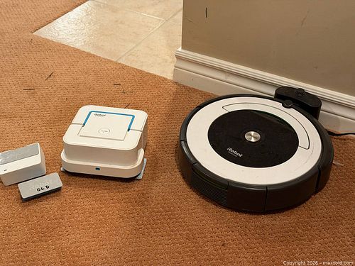iRobot Roomba 695 Robot Vacuum and Braava Jet 240 Robot Mop (1 of 11)