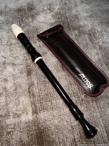 Aulos Tenor Recorder (Three-Piece) with Case and Protective Caps    (1 of 6)