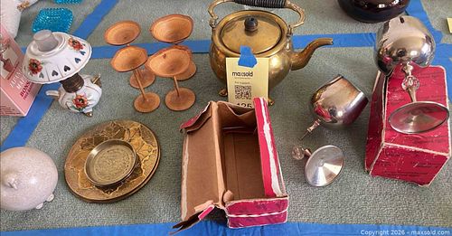 Vintage mixed lot: brass teapot, decorative plates, lamp, glassware (1 of 6)