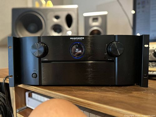 Marantz AV7005 7.1 AV Preamplifier / Processor (1 of 6)