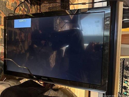 Panasonic 32-inch LCD TV, Model TC-L32X5 (1 of 5)