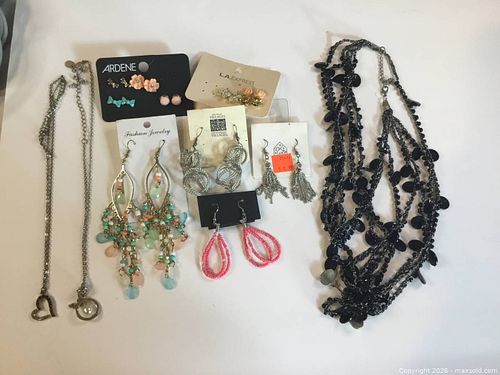 Costume Jewelry Lot (1 of 4)