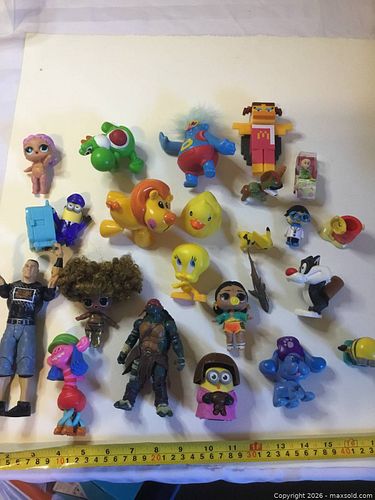 Vintage Character figures (1 of 3)