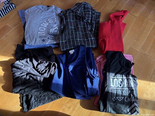 Mixed Lot of 6–10 Assorted Tops — T-Shirts, Sweaters, Tanks S/M (1 of 3)
