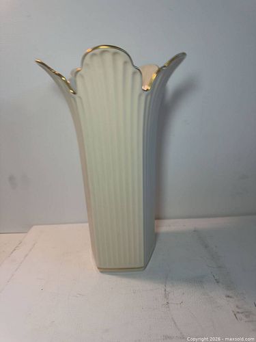 Lenox Porcelain Tall Bud Vase — Meridian Classic/Ribbed (1 of 3)