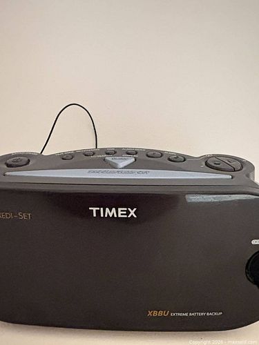 Timex XBBU Extreme Battery Backup Alarm Clock Radio - Black (1 of 5)