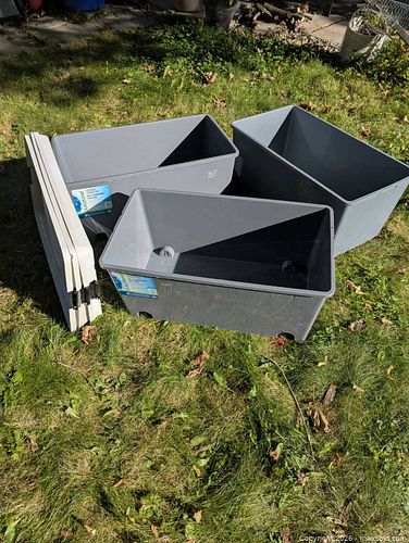 Stackable storage tote (1 of 3)