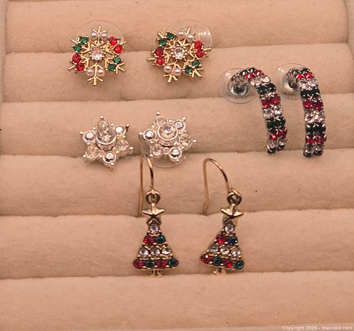 Four pairs gorgeous Christmas earrings (1 of 5)