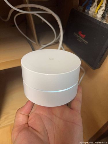 4 Google Wifi (puck) White Wi-Fi Router Mesh Nodes (1 of 4)