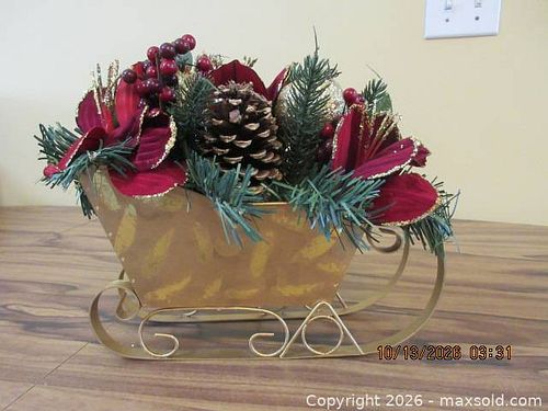 Mixed Holiday Decor Lot, Sleigh, Glasses, Placemats, Plates (1 of 6)