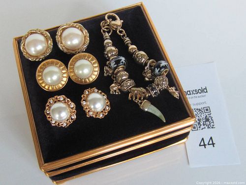 Jewelry and Jewelry Box (1 of 13)