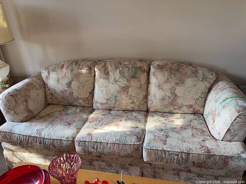Traditional 3-Seater Floral Fabric Sofa (1 of 7)