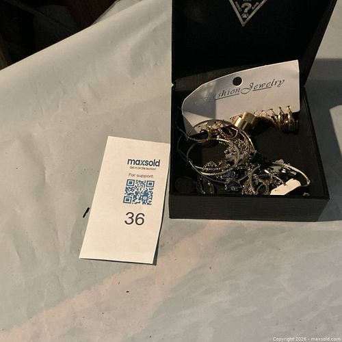 Jewelry Pieces and box (1 of 3)