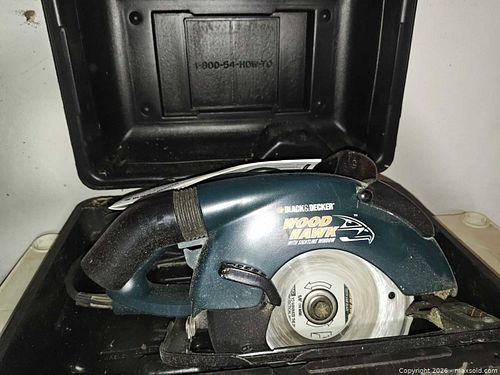 Black and decker wood hawk circular saw (1 of 5)