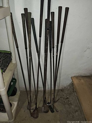 Lot of 12 random golf clubs (1 of 5)