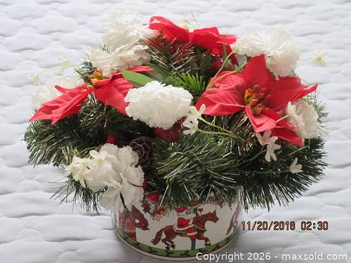 Holiday Centerpiece in Santa Tin with Assorted Jewelry Boxes (1 of 3)