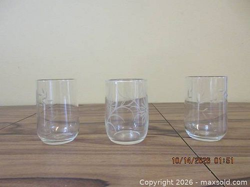 Set of 9 Etched/Ribbed Swirl Tumbler Rocks Glasses (1 of 4)