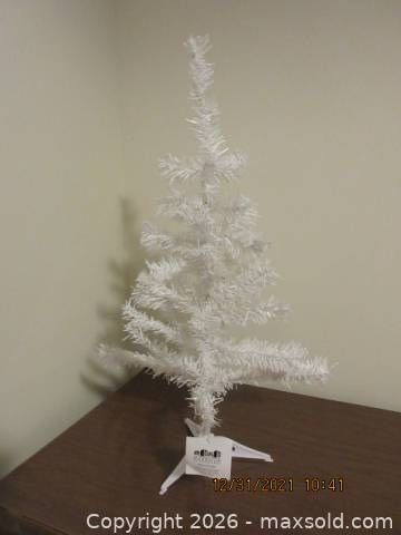 White Small Artificial Christmas Tree with Ornaments & Lights (1 of 5)