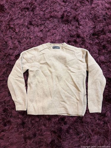 Banana Republic beige sweater (1 of 3)