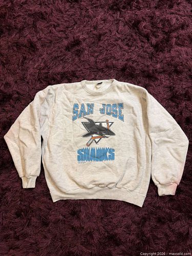 Waves sweater size: L (1 of 3)