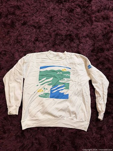 White XL sweater (1 of 3)