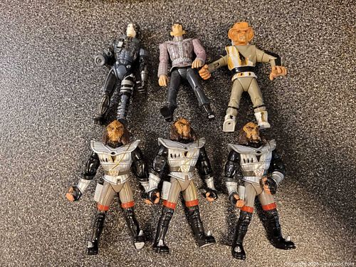 6 Star Trek TNG figurines (1 of 3)