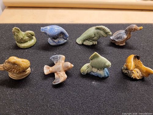 8 Wade tea box figurines (1 of 4)
