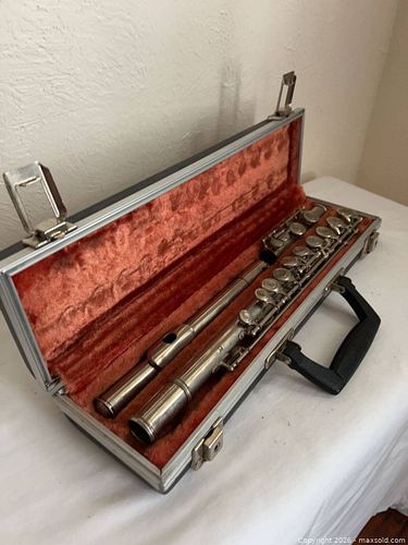 VINTAGE PRESTIGE FLUTE  (1 of 8)