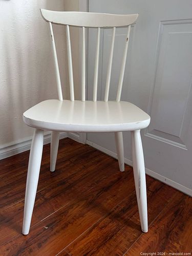 VINTAGE WINDSOR-STYLE FARMHOUSE DINING CHAIR  (1 of 8)
