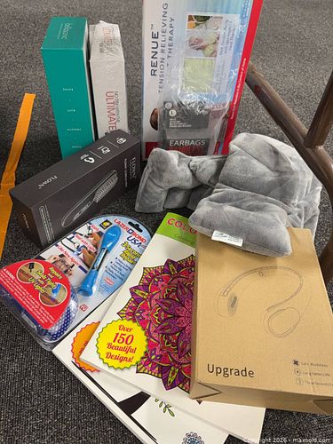 Assorted Electronics & Personal Care Lot — Headphones & Accessories (1 of 5)