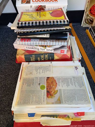 Lot of 6–10 Assorted Cookbooks (Vintage & Late 20th Century) (1 of 4)