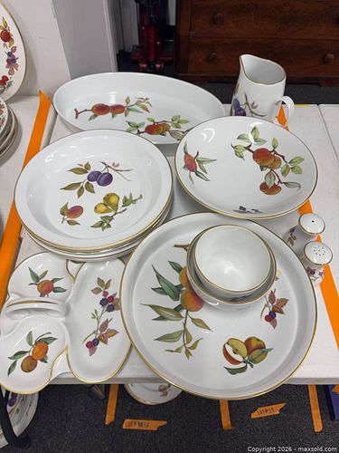 Possible Royal Worcester Porcelain Fruit Motif Set with Gold Trim (1 of 7)